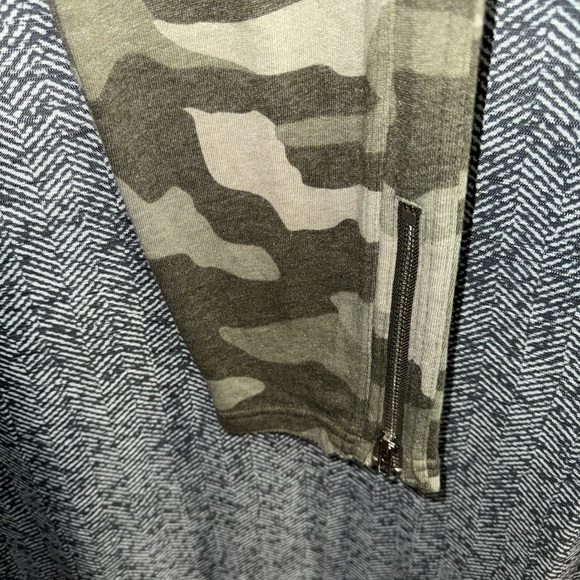 VS PINK Camo Sweatpants - Picture 5 of 6